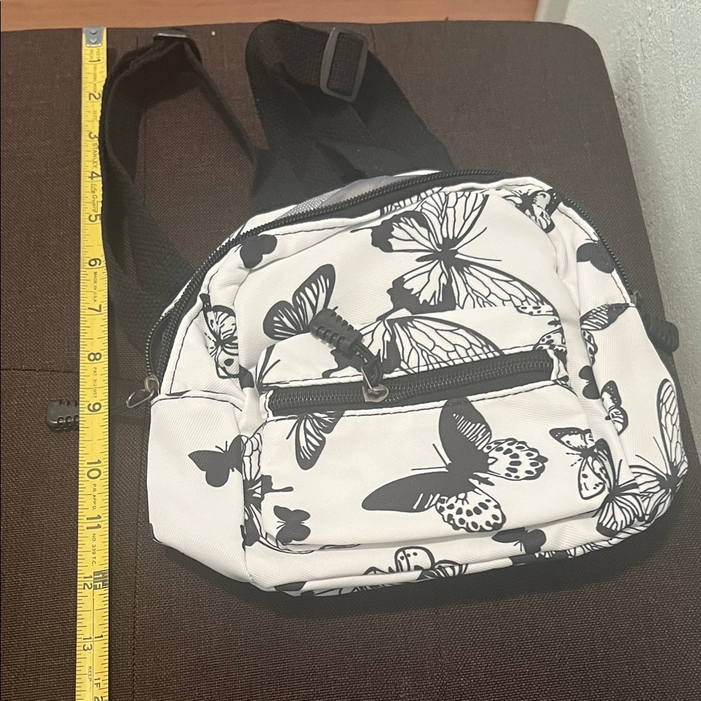 #1090+ Elegant Butterfly Girls Backpack - Black and White - Picture 2 of 7